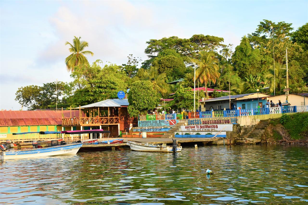 Hostal Green Coast Bocas del Toro Exterior photo