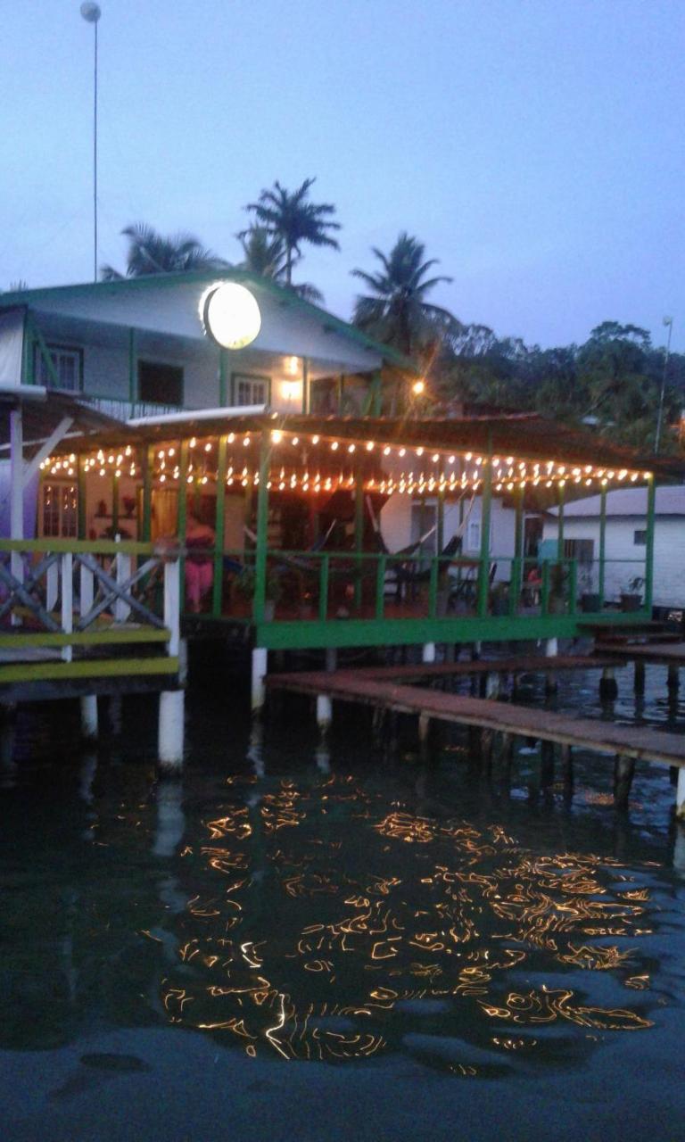 Hostal Green Coast Bocas del Toro Exterior photo