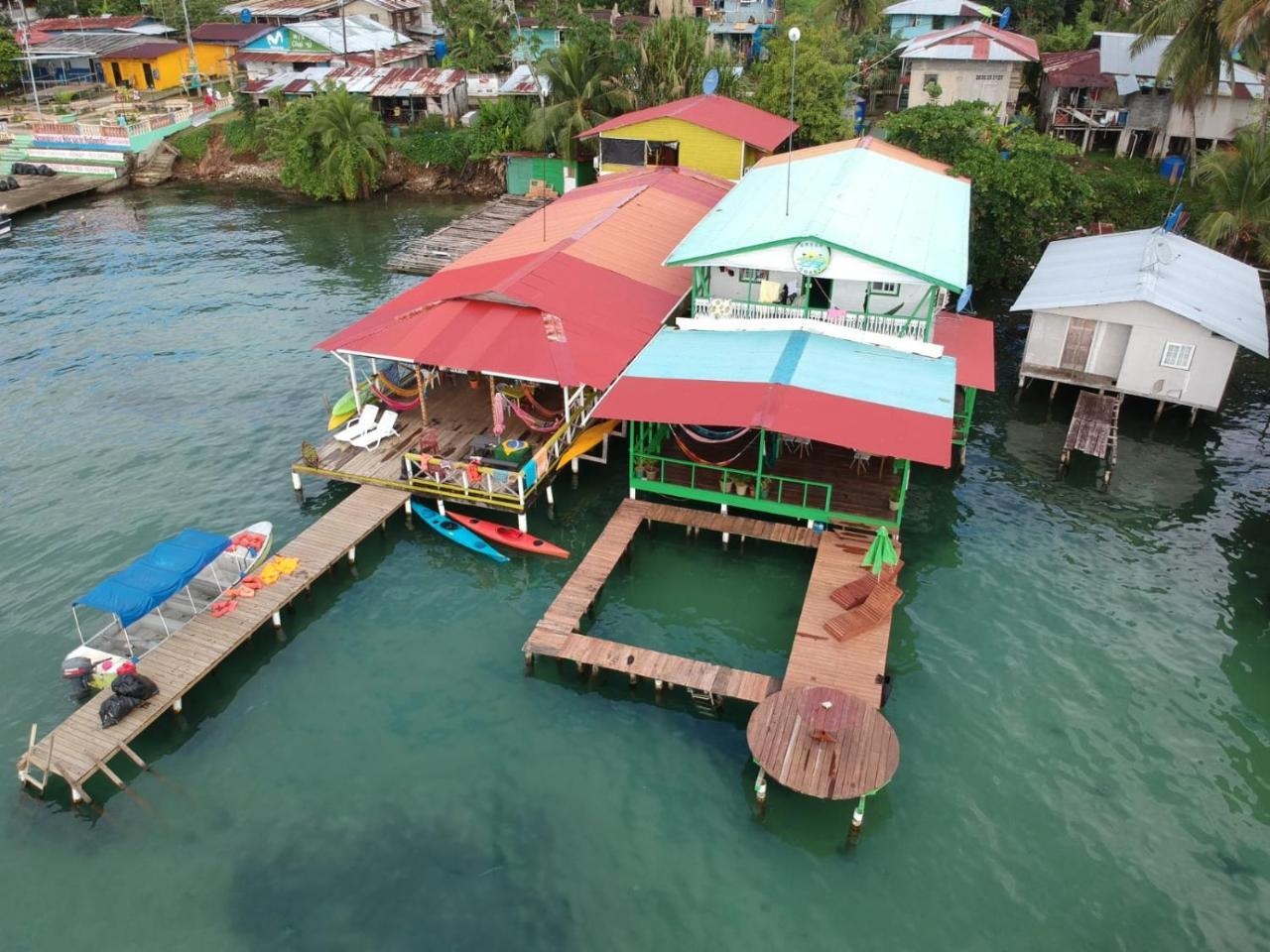 Hostal Green Coast Bocas del Toro Exterior photo